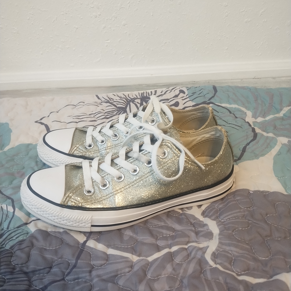 Converse Chuck Taylor All Star Women's Size 7 Silver Sneakers Shoes 562483C